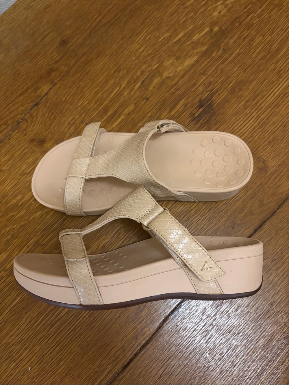 Vionic Women's Beige Platform Thong Sandals